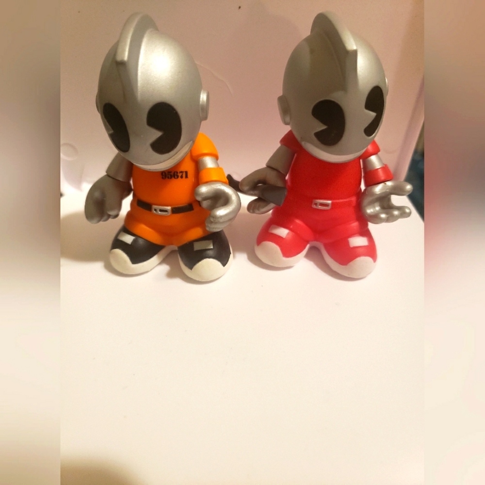Kidrobot Bots Red Kidvandal Detachable Lever , Kidrobber Orange Suite Figure
